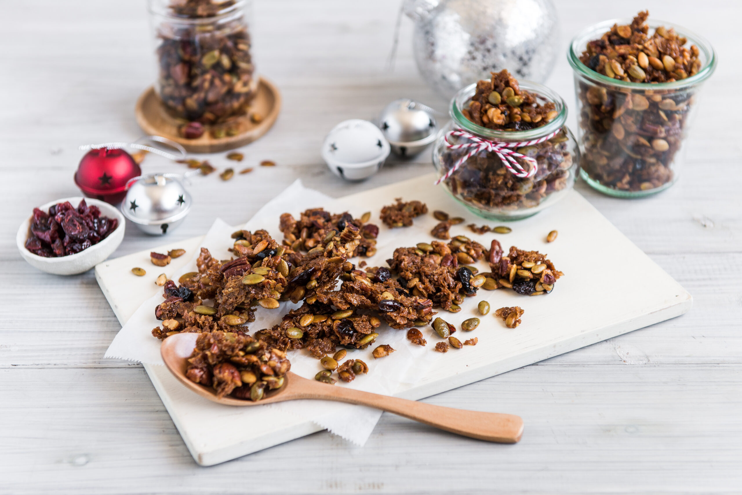 Gingerbread granola clusters